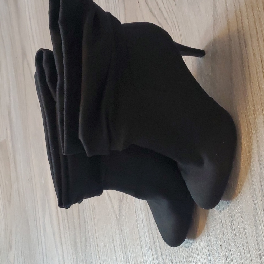 Olsenboye Women's Black Heeled Boots, size 9